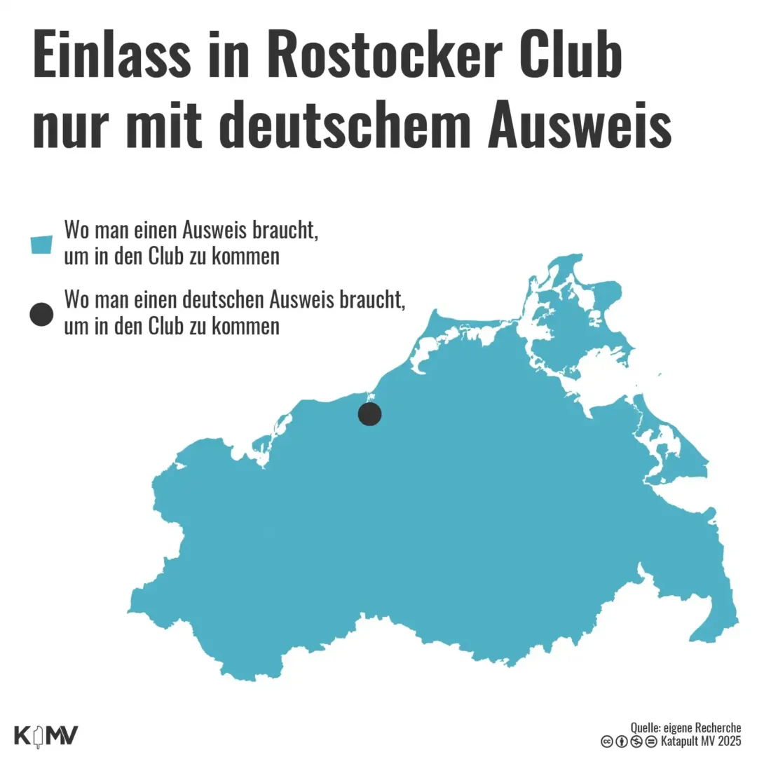 Die Grafik zeigt eine Karte von Mecklenburg-Vorpommern. Darauf eingezeichnet ist mit einem Punkt die Stadt Rostock. Dort soll ein Club, der LT-Club, Menschen ohne deutschen Pass den Zugang zu einer Party verweigert haben.