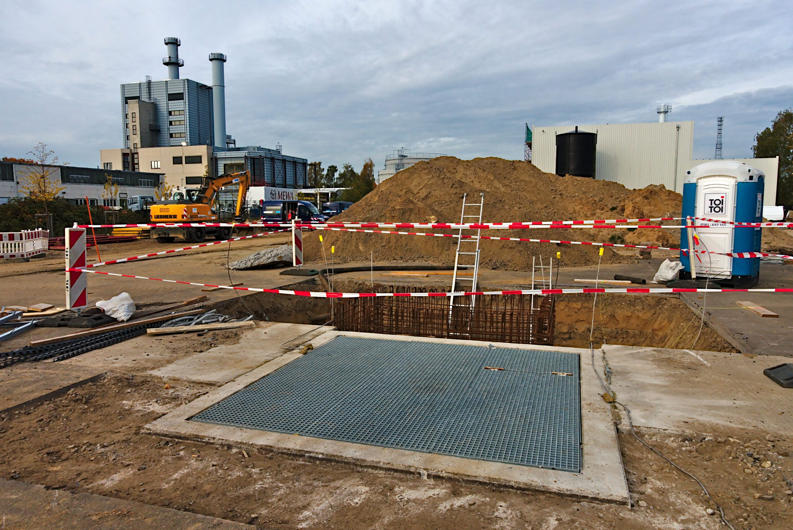 Abdeckung des Förderbohrlochs der Geothermieanlage in Schwerin