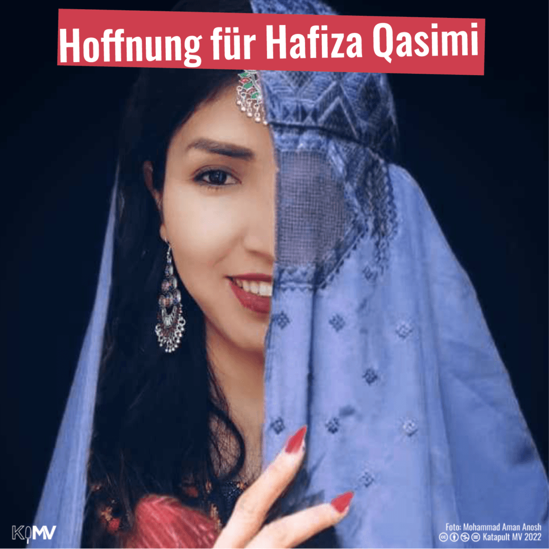 Die afghanische Künstlerin Hafiza Qasimi