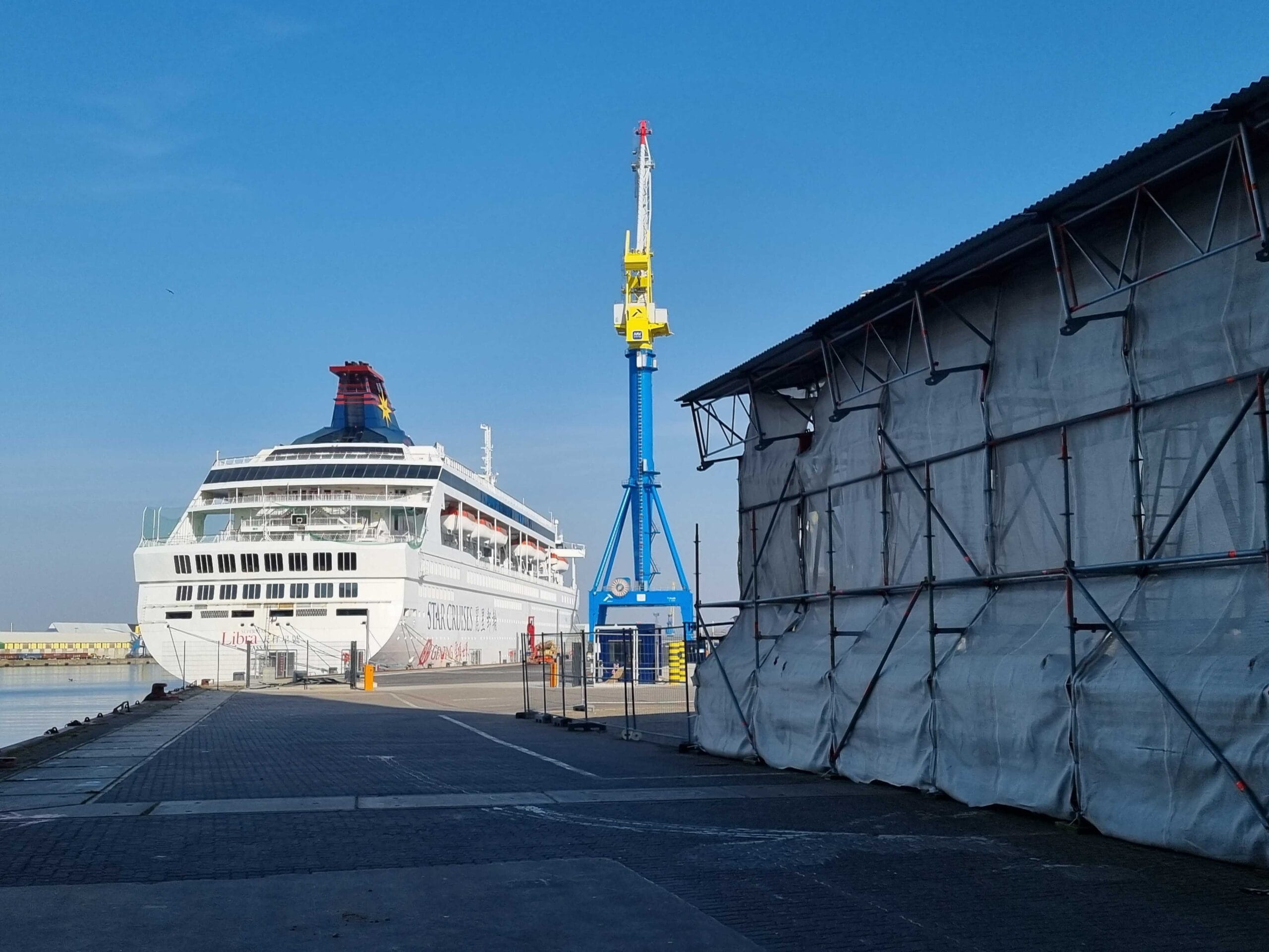 Die „Superstar Libra“ an ihrer letzten bekannten Position, im Hafen von Wismar (Foto: Martje Rust)